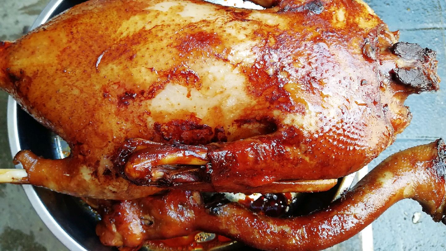广东特色菜“碌鹅”名不虚传,8斤重的鹅直接下锅,好吃又易学