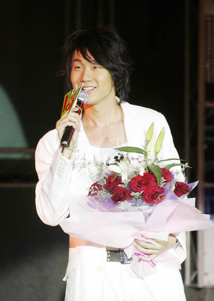 2005年10月17日晚,上海,"动感101"校园演唱会.林俊杰+++_+++动感101校