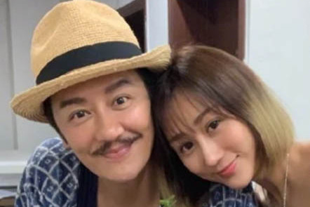 【陈浩民蒋丽莎结婚8周年,晒照夫妻甜蜜依偎秀恩爱】7月11日,陈浩民的妻子蒋丽莎晒出和老公