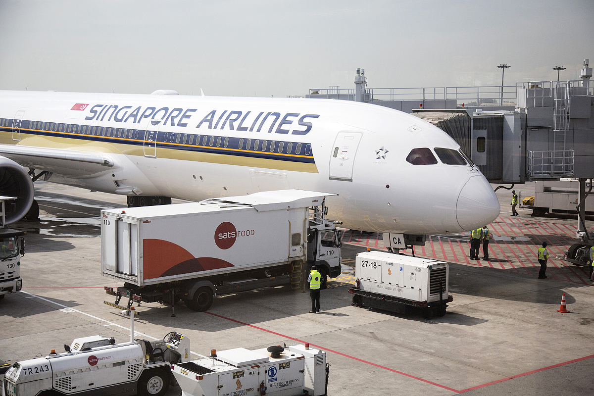长荣航空从美国飞香港经济舱托运行李及手提行李的规定是什么？