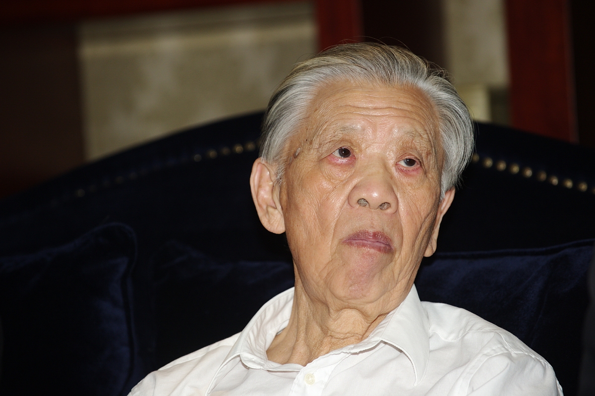 律师职业详解：法律专家、客户代理人与社会公正的捍卫者