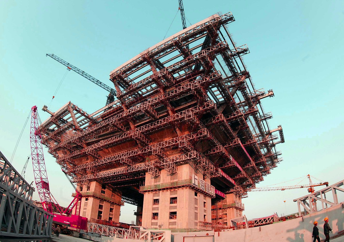 当日,世博会中国馆主体工程基本建成,世博会中国馆雄姿<strong>初</strong>现,据了解
