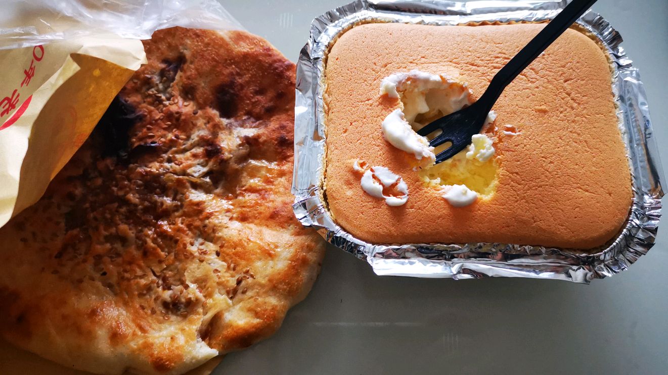 流乳蛋糕盒子和肉烧饼