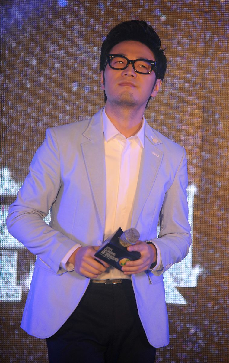 2014年2月20日,北京,qq音乐年度盛典新闻发布会.***_***王铮亮