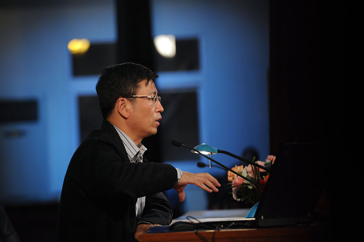 薛华健老师曾在北京大学国际数学研究中心任博士后我们会叫他北大男神。美化一下这个句子