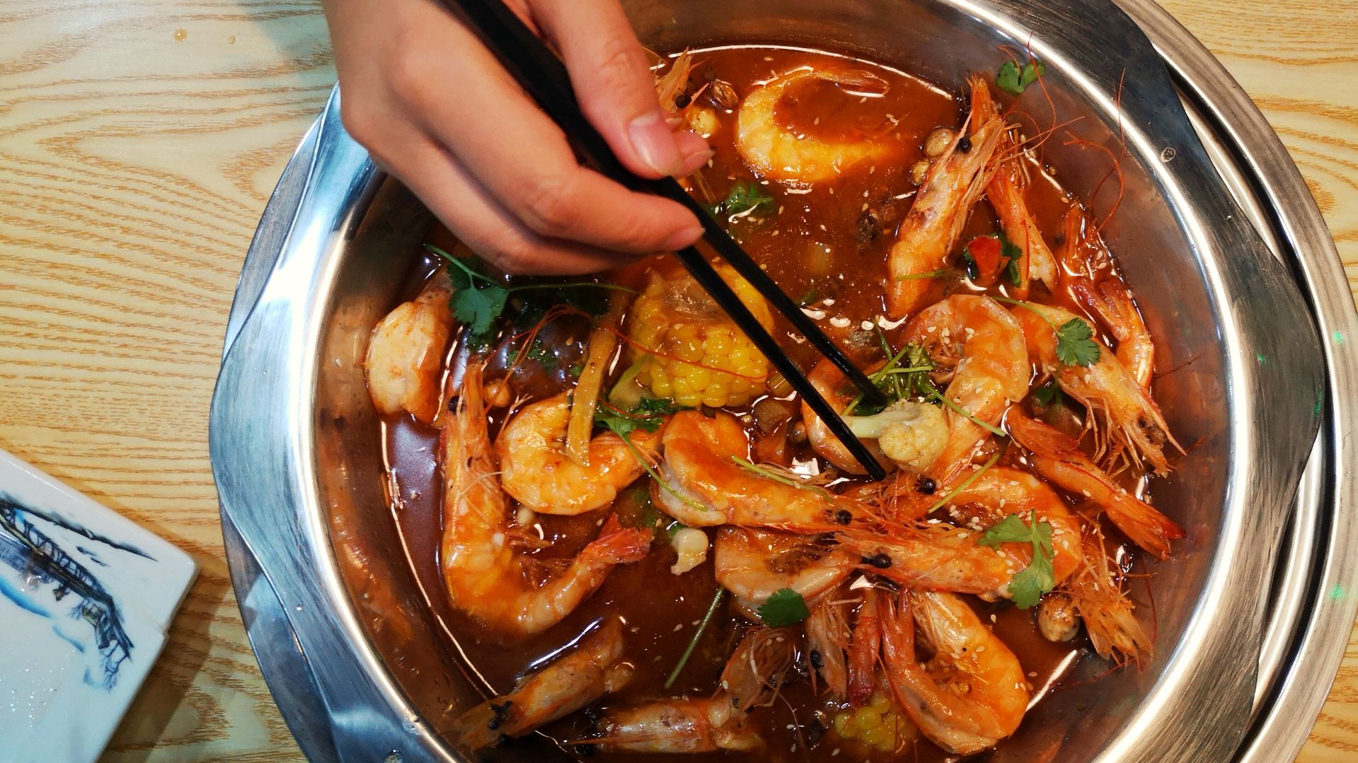 夜晚吃的王婆大虾,小锅88元,份量很足味道也很鲜美!