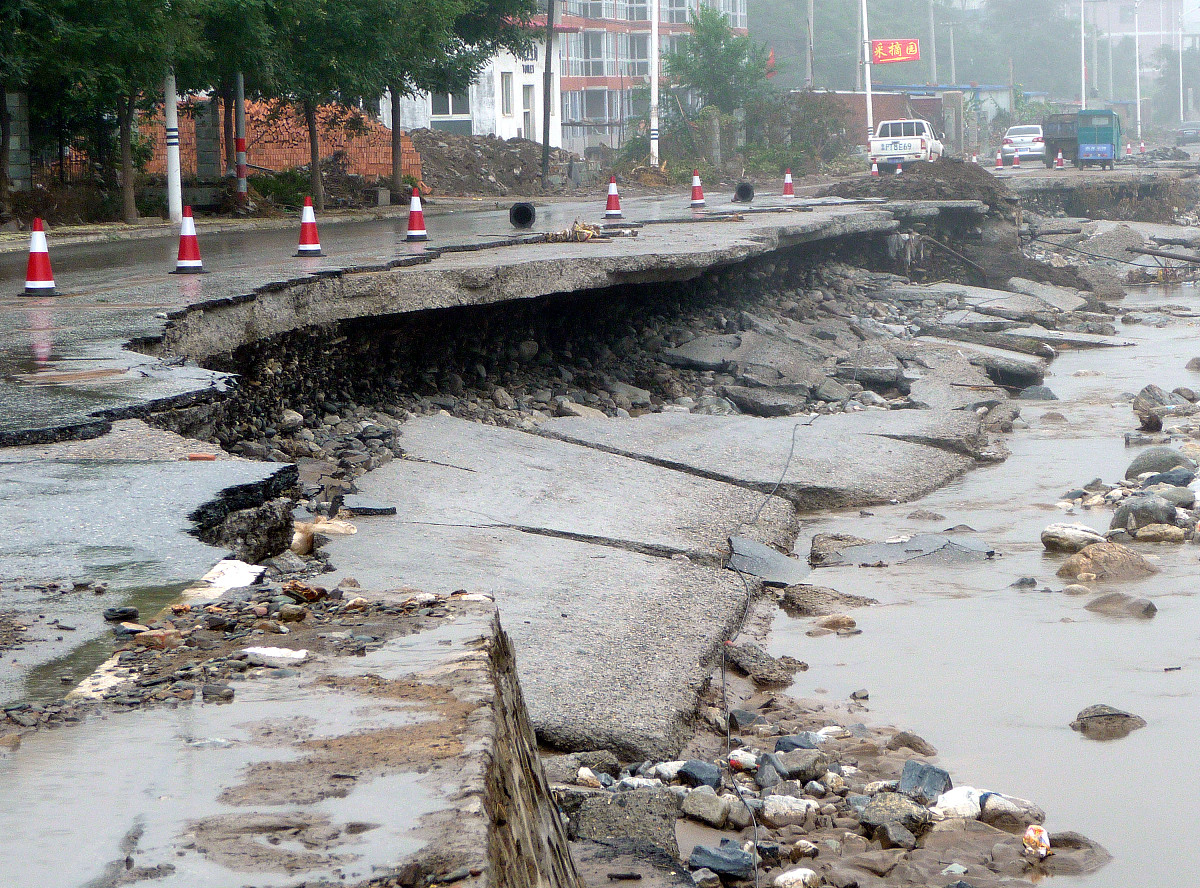 将下列句子换个说法：城市化是城市洪涝灾害最主要的驱动要素