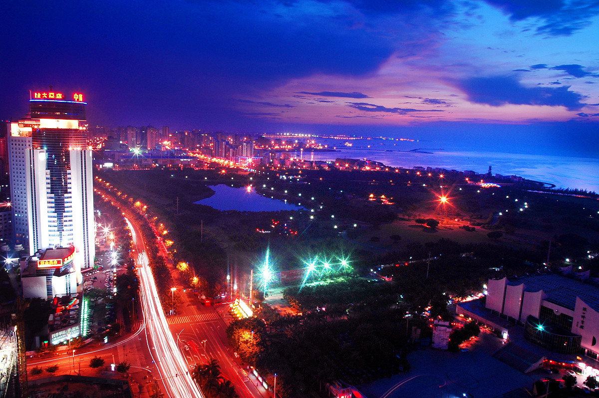 2007年5月27日,夜幕降临,华灯初上,海口夜景美轮美奂.+++_+++海南,海