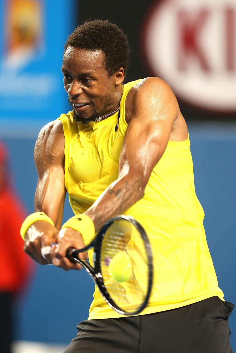 判断题：在网球比赛中落在外线的压线球都算界外球。