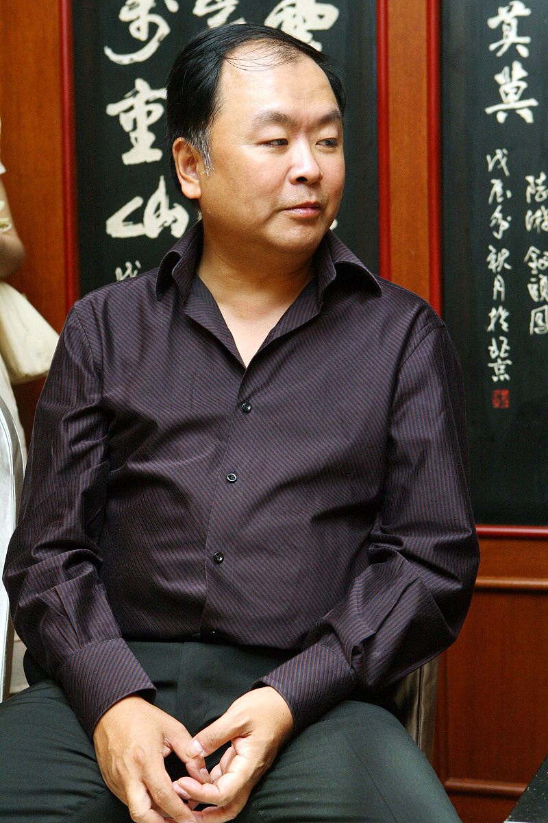 2008年7月24日,北京,大型史诗剧《三国》召开播映权签约发布会.高希希