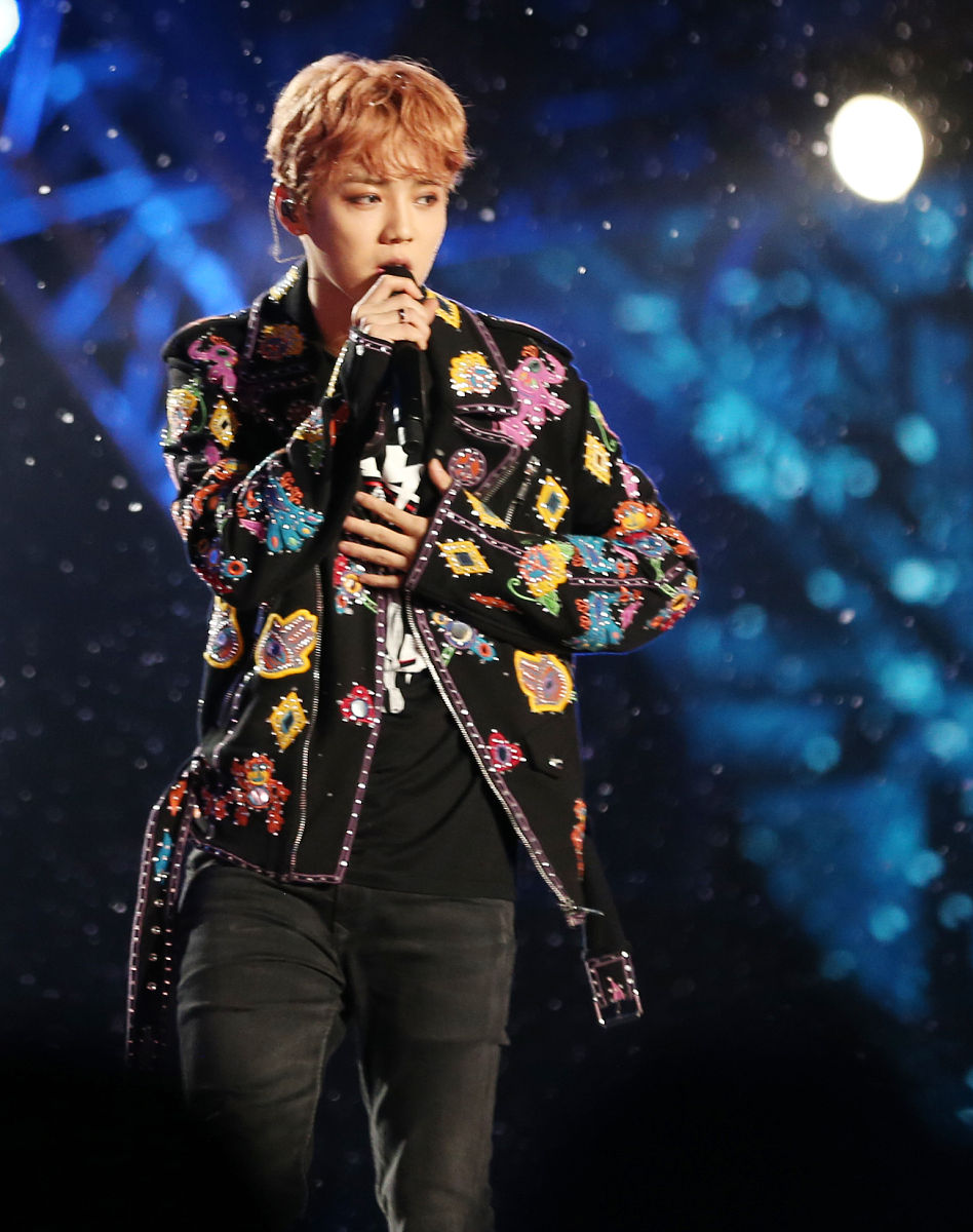 会唱跳、rap、篮球的明星是谁？他叫什么名字？