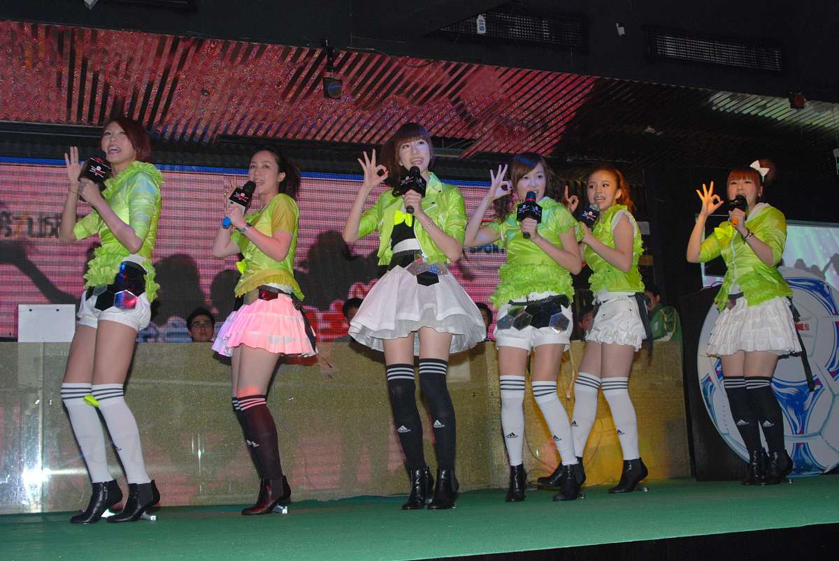 2009年4年16日,上海,黑girl出席其代言游戏fifa ol2的宣传活动.***_**
