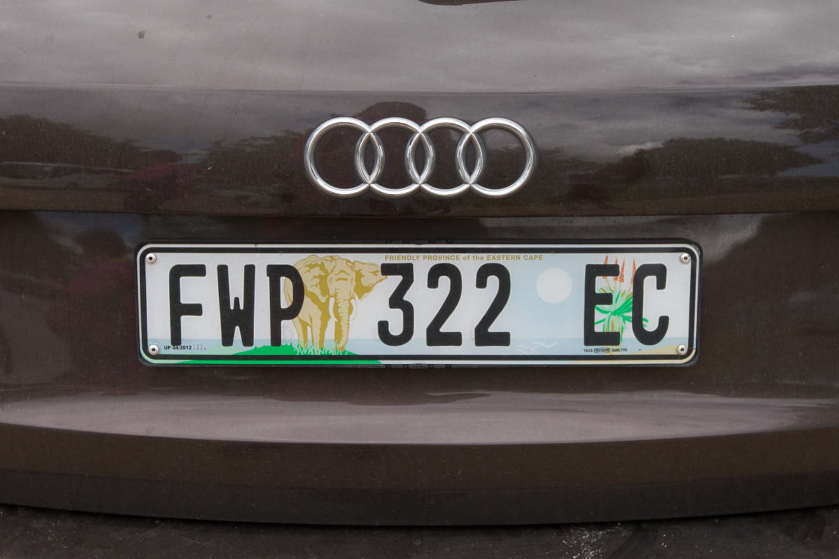 重写：在车牌检测阶段车牌检测的准确率和检测时间是评价车牌检测算法优劣的两个重要指标。车牌检测的准确率定义为正确检测到车牌区域的数量与总的检测车辆图像数量的比值公式定义如式3-1所示检测时间指车牌区域确定位消耗的时间。