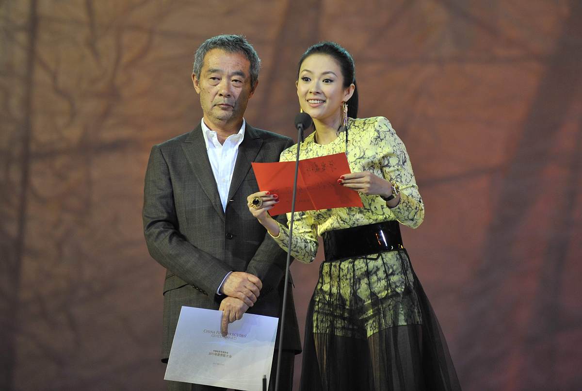 2012年4月8日,北京,2011年导演表彰大会.***_***章子怡担任开奖嘉宾++