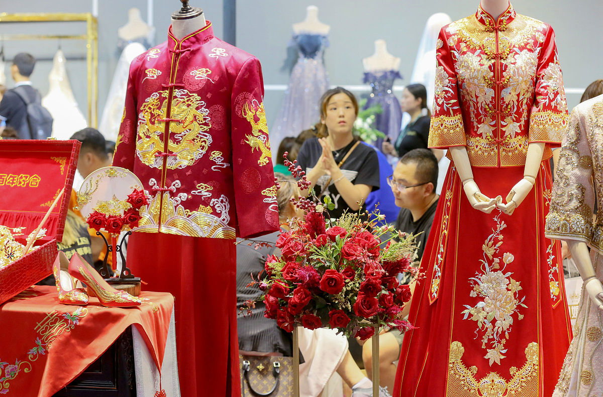 中国现代婚礼细节指南：从日期选择到礼仪安排