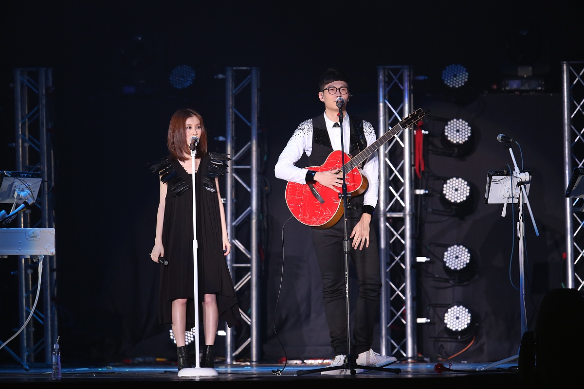 2013年2月3日,台北,相信音乐5组新人演唱会.***_***白安+++_+++演唱会