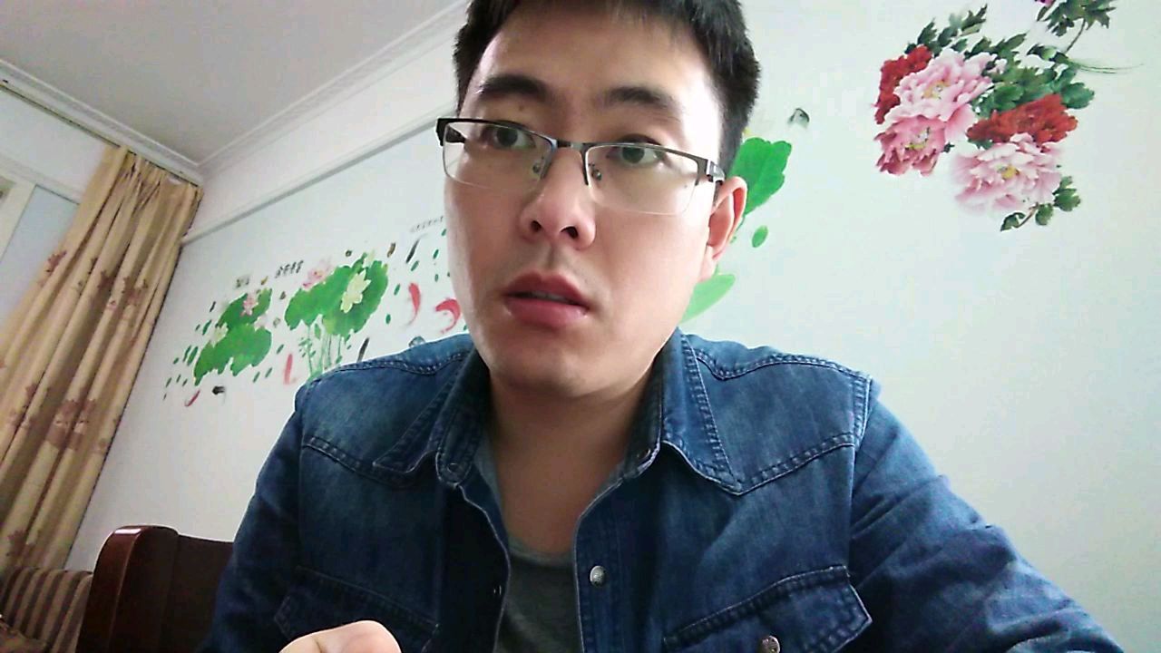 电子哥做了一个心型的LED灯板,效果还可以。