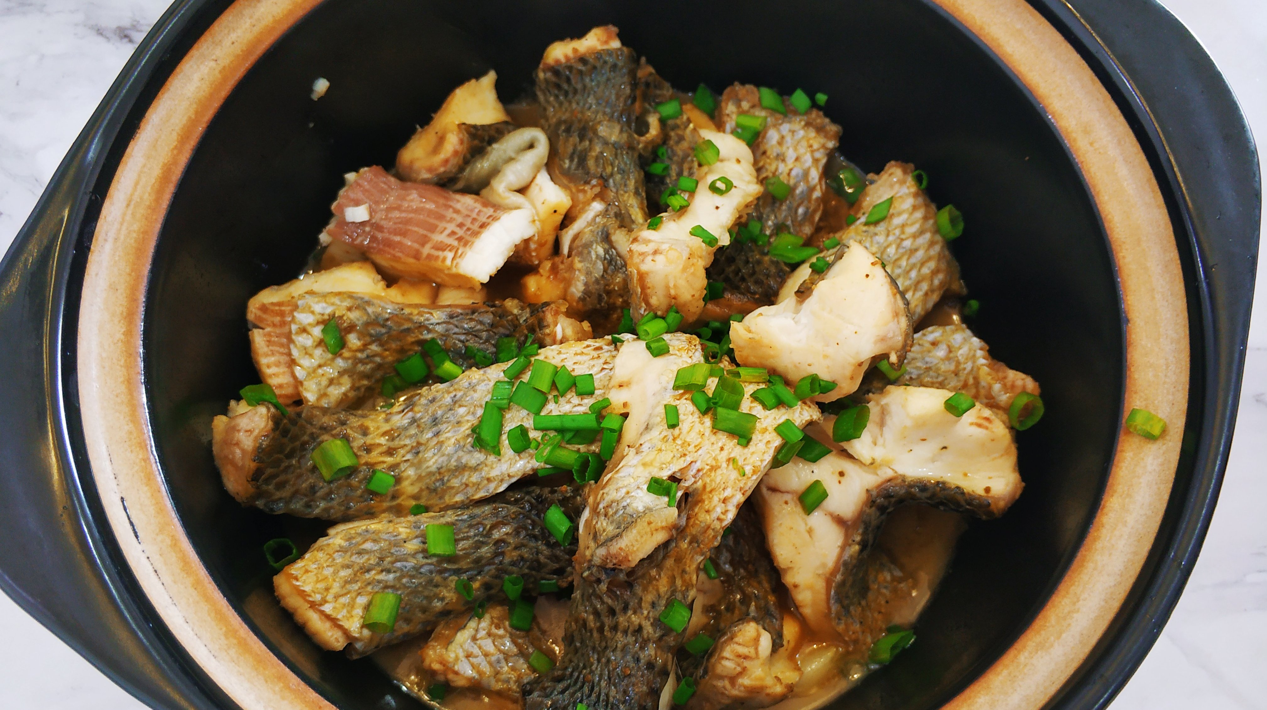 乌鱼怎样做才好吃,子非鱼巧妙的做法,不用一滴水新手也会做成功