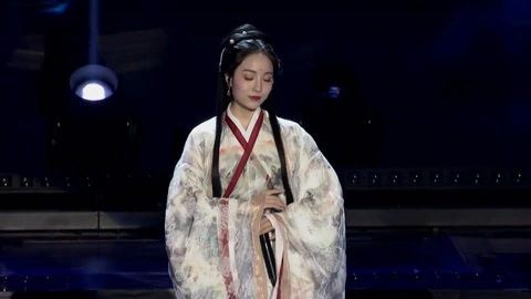 斗鱼音乐盛典:颜值主播姜允儿献唱《爱莲说》,古装美女楚楚动人