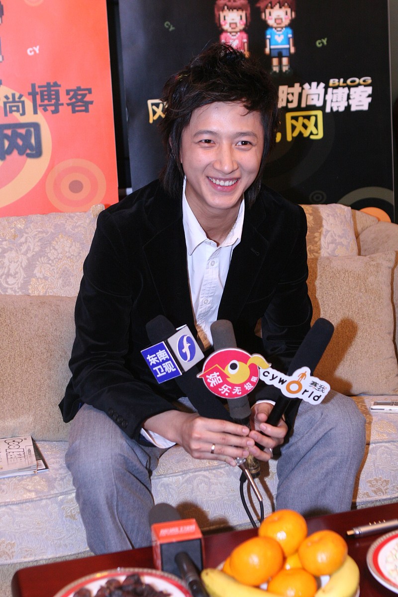 super junior组合中国成员韩庚+++_+++时尚博客大赛总决赛