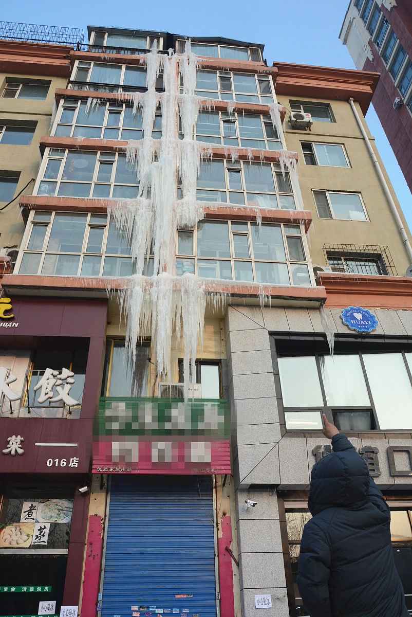 实习单位：西安启邦华建筑劳务有限公司实习项目：才子嘉苑建设项目实习内容：熟悉单位工程开工前和施工过程中的各项准备工作。从实习过程、学到的知识和实习体会三方面写一篇实习报告不少于2000字。