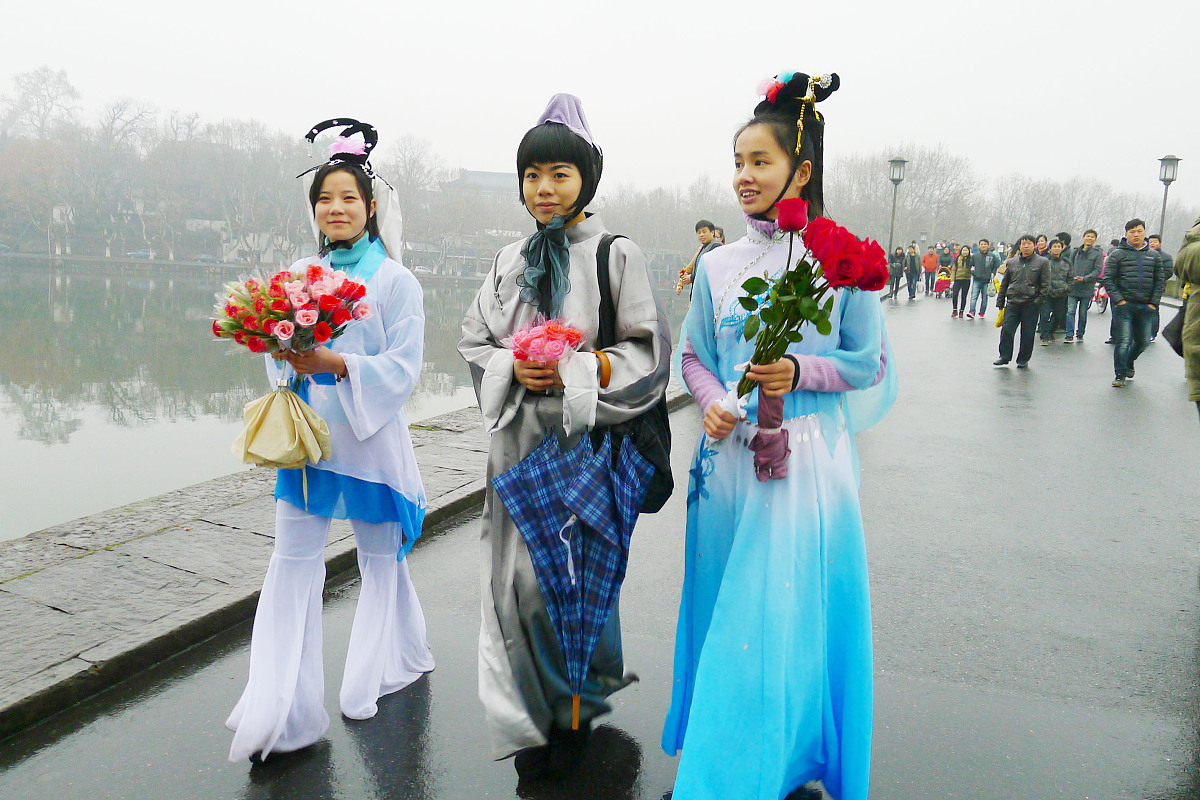 白素贞是在成都还是杭州