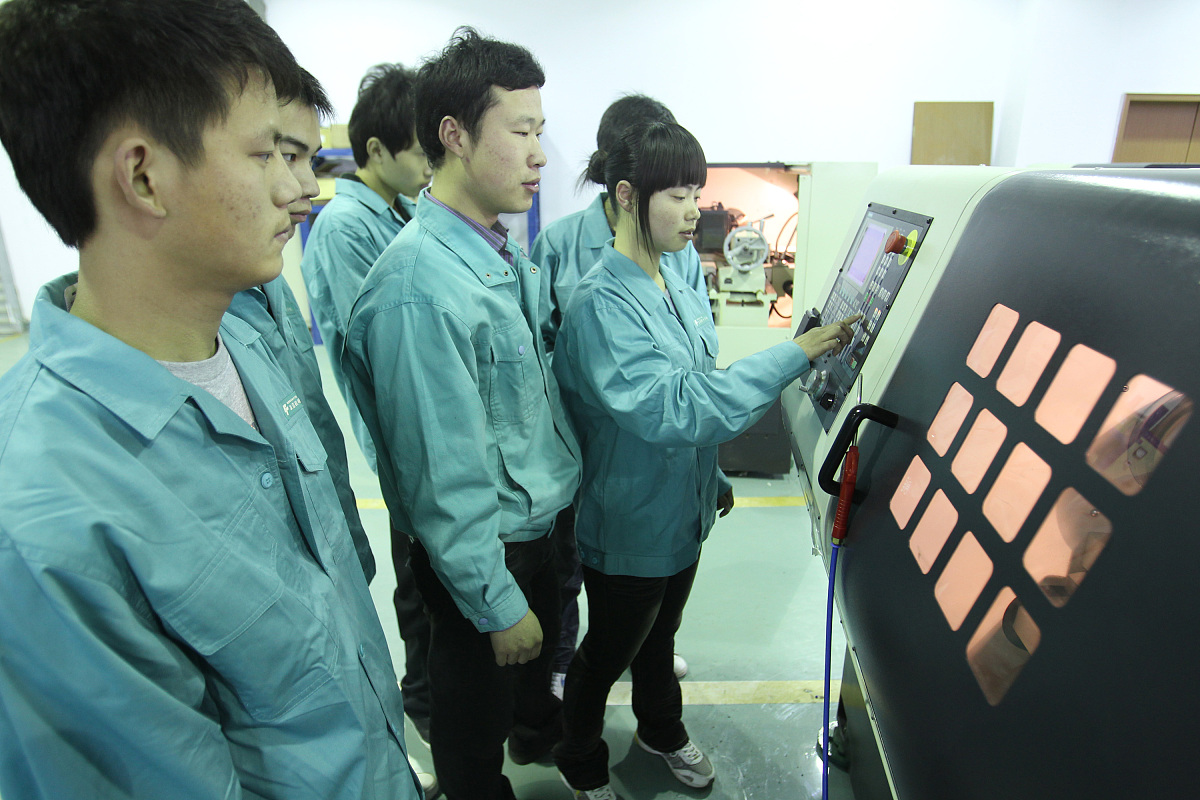 长治县职业技术学校2023年新专业：汽车维修、物流管理、电子商务等