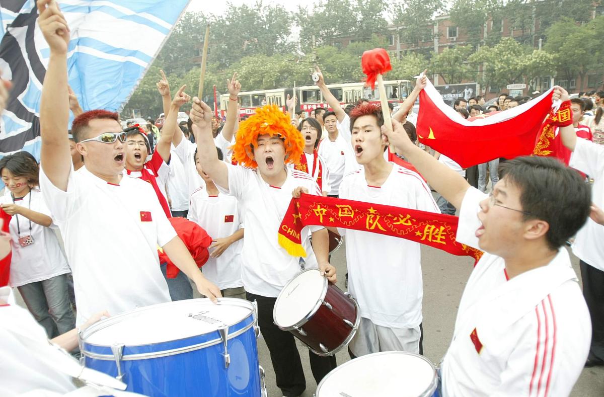 2004年7月17日,在离亚洲杯开幕还有4个小时的时候,火爆球迷抢先出击,