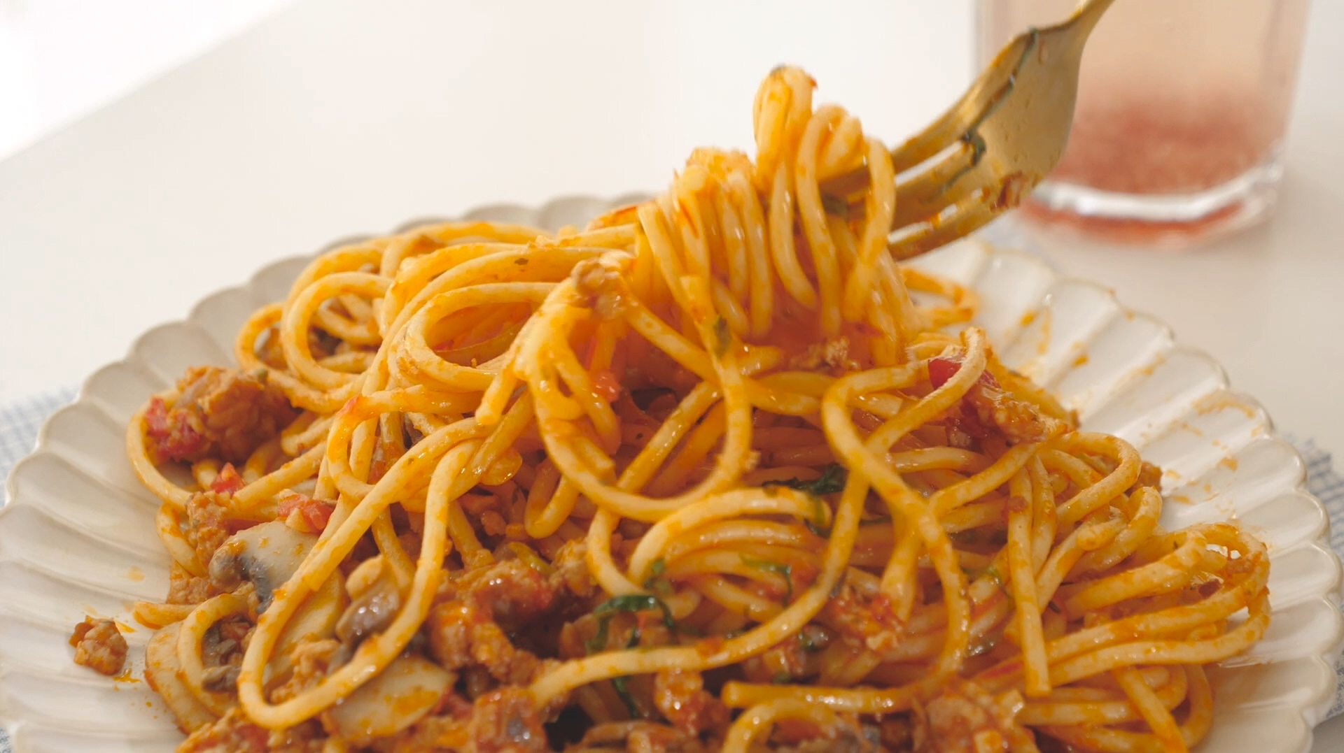 教你自己做番茄意大利面,配上这几种食材炒一炒,简单又美味