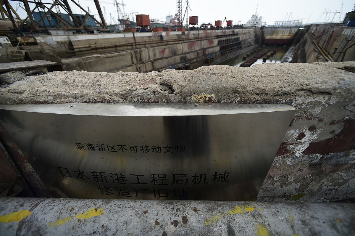 涌动式扒渣铁水液面波动对兑铁口的影响