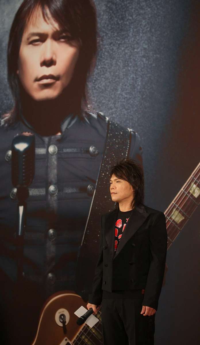 2011年9月16日,北京,伍佰新专辑《单程车票》发片记者会举行.***_***
