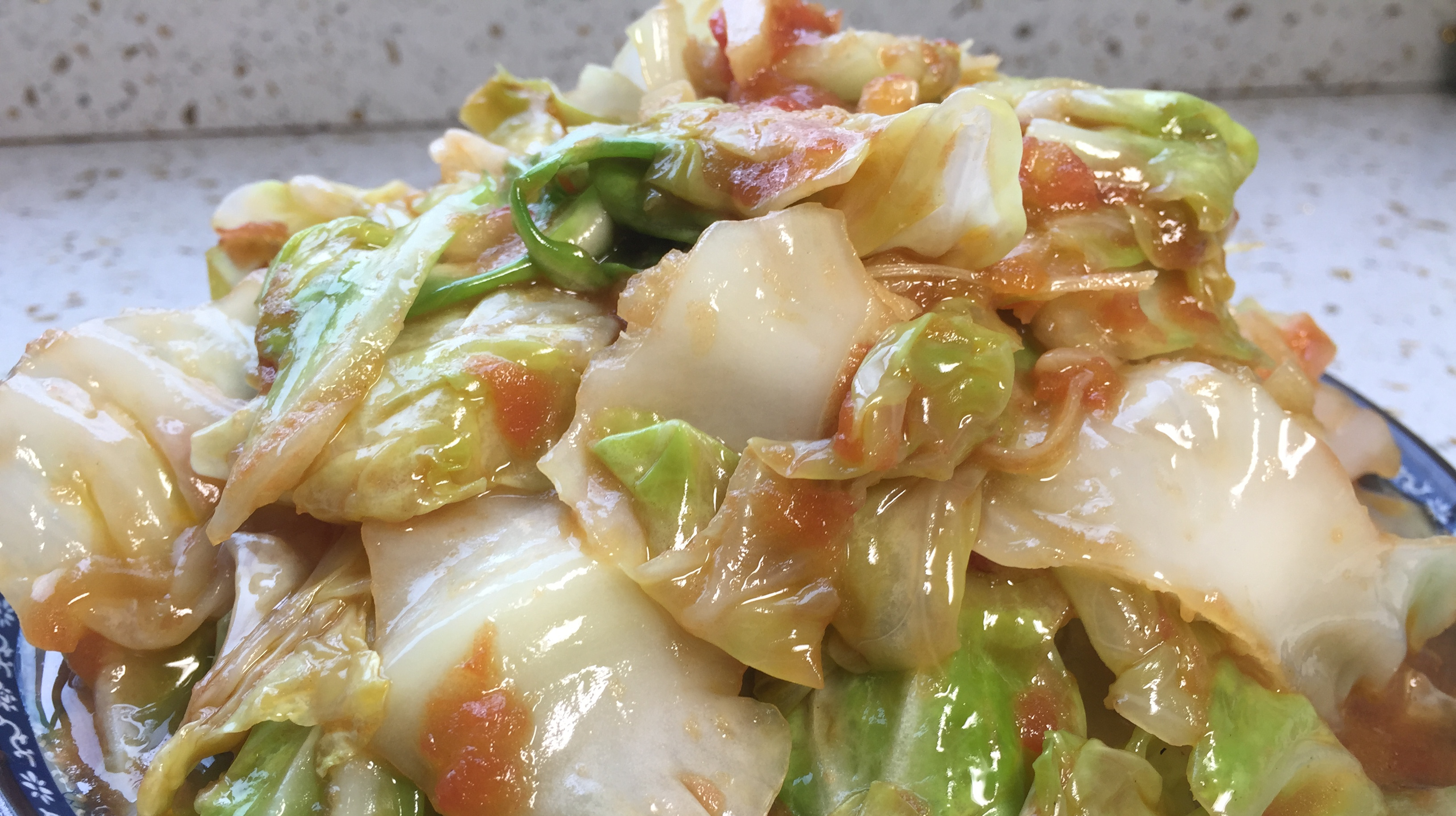 这才是手撕包菜最好吃的做法,鲜嫩多汁又解馋,简单的下饭菜