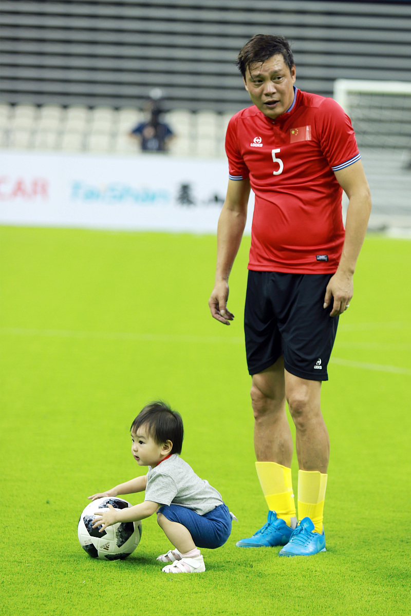 张君腿有多长？ - 揭秘明星身高