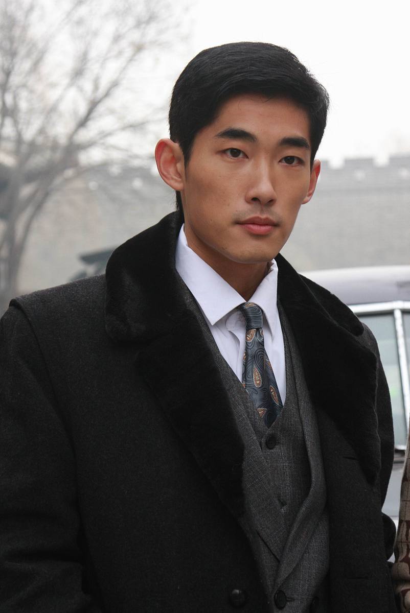 2010年1月19日,北京,周末王刚讲故事系列剧之《残雪飞歌》探班.***_**