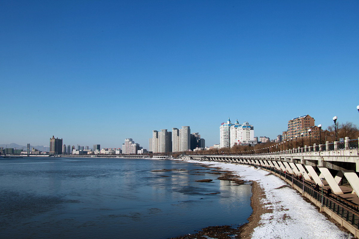 ***_***2013年12月1日,中国东北吉林省北国江城吉林市,松花江畔冬日风