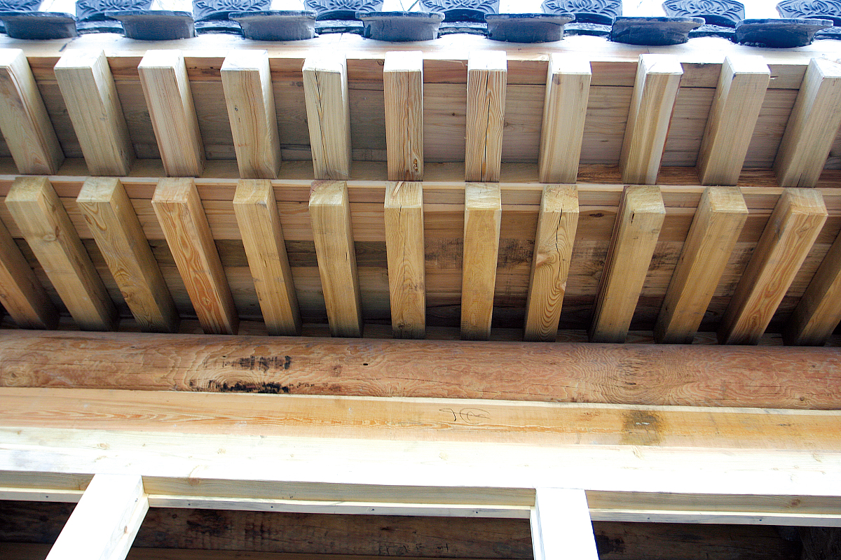 描述中国传统建筑可以从哪些方面进行？