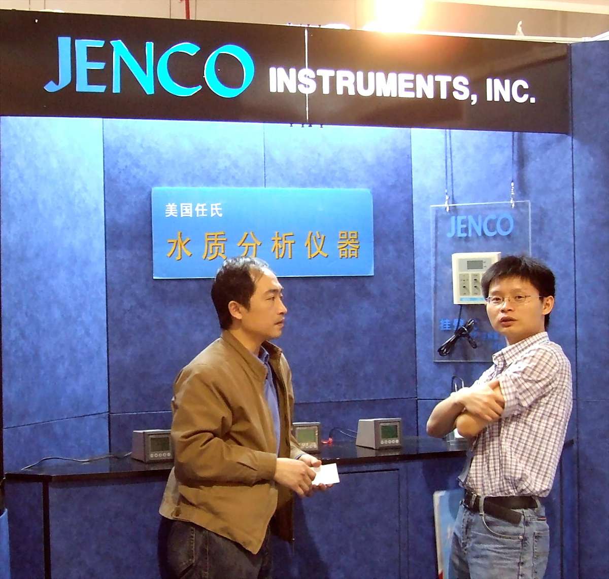 帮我生成一个 以国家地区目标物含量仪器分析采样时间参考文献的表格