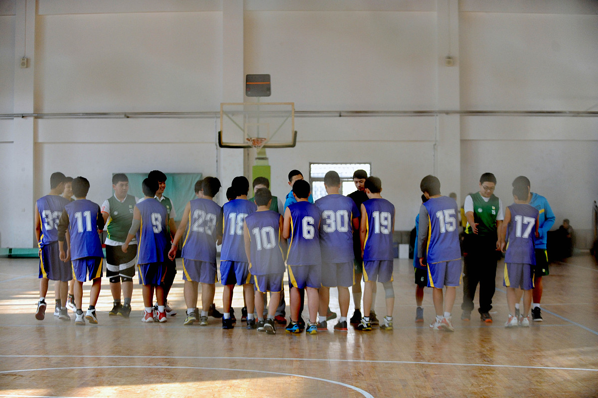 中学篮球队球队准则可以包括哪些方面