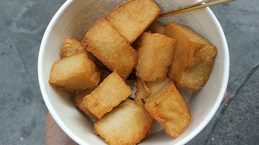 闽南街头美食之安海菜粿:咬一口烫嘴,却忍不住再咬一口