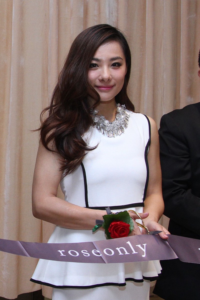 田曦薇周一上班好美