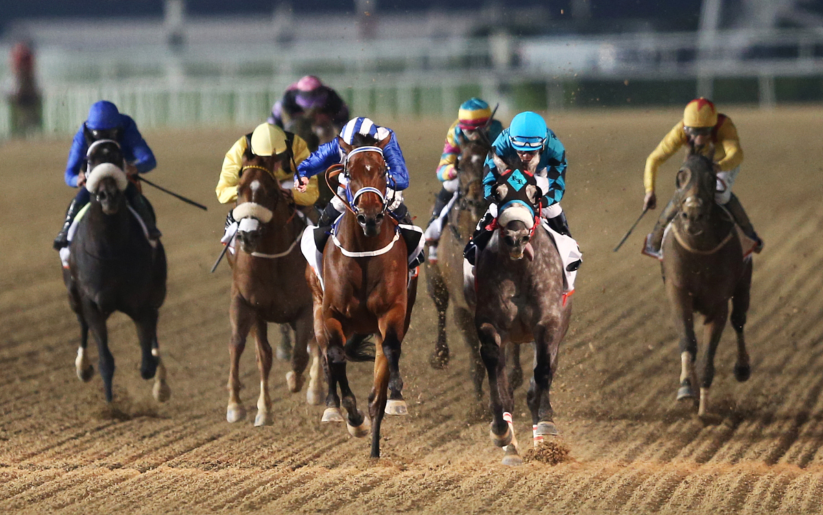 将下面json内容翻译为中文并保持json格式：comment Angry fist title Tekken 8 Fans Use Cheat Engine to Uncover Potential Unannounced Playable Characters content pTekken 8 fans used Cheat Engine to dig into the gameu2019s