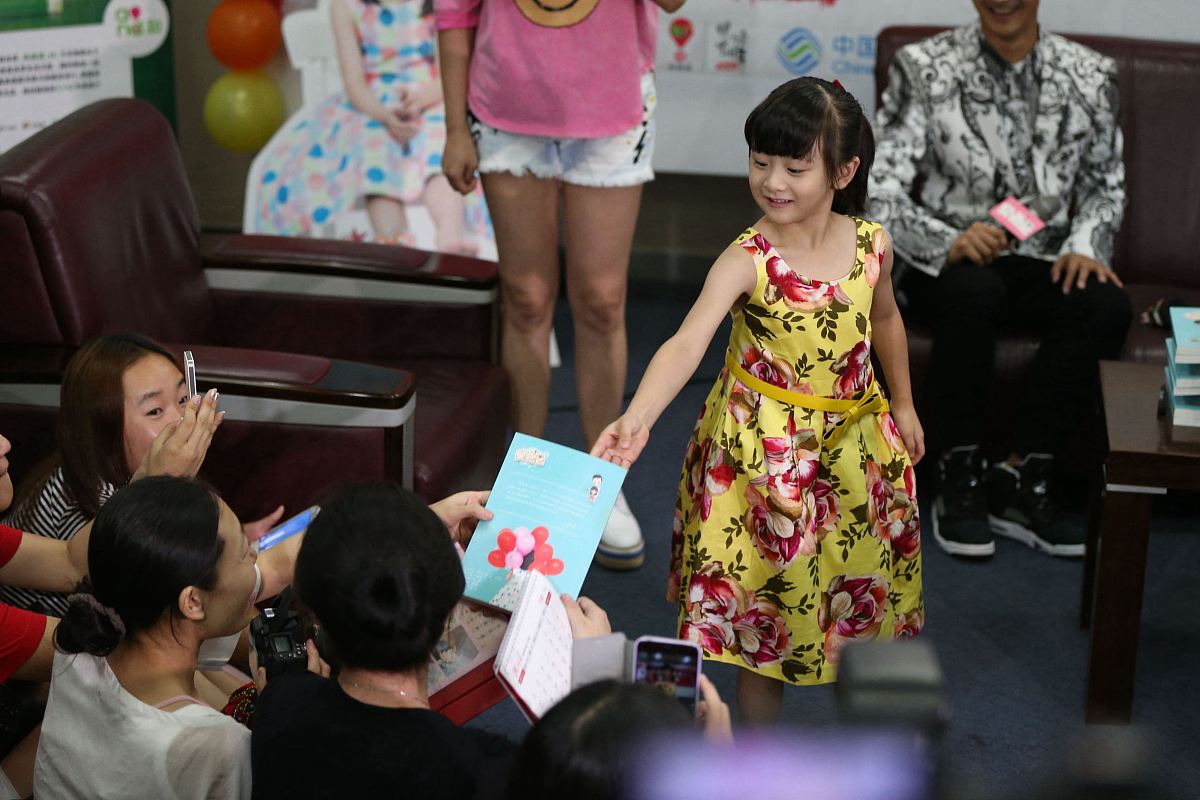 幼儿园新生自我介绍：关于邓荞希小朋友