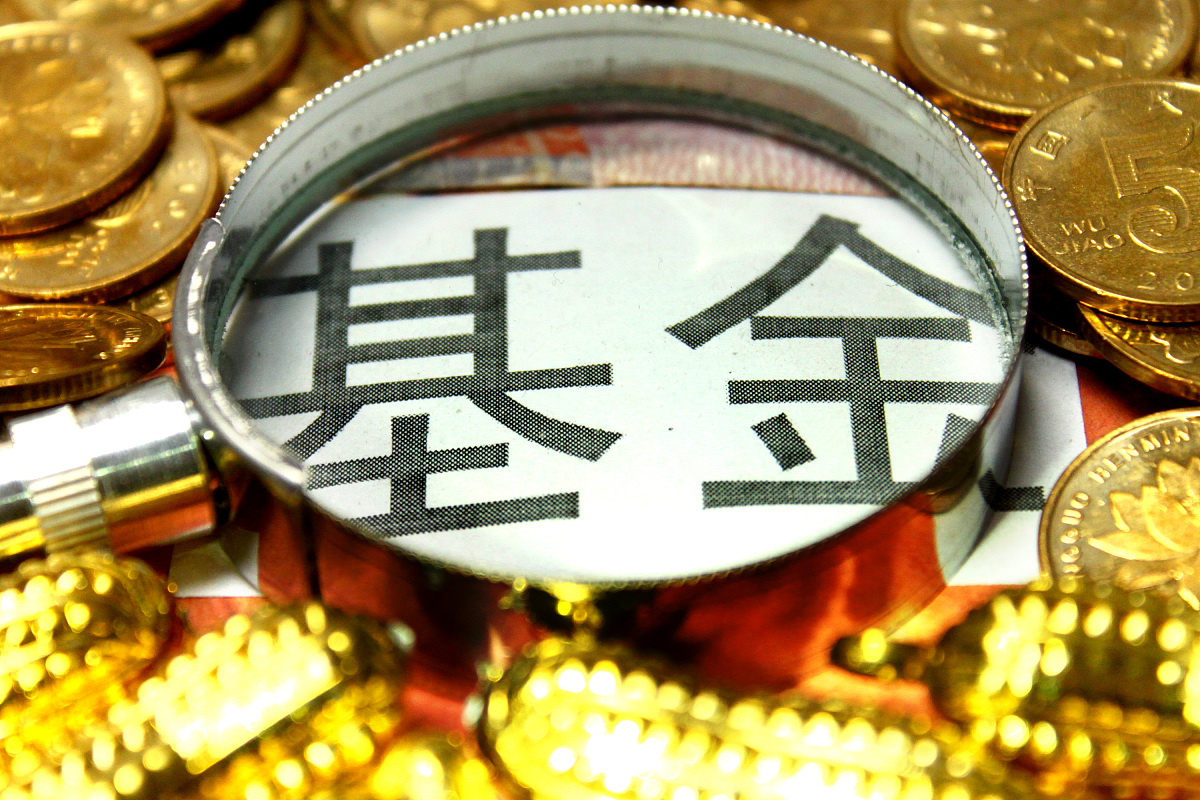 帮我写一个工作经验描述用于工作简历要按照列表输出，使用C语言完成基金系统开发，编写业务文档，参与国债功能点改造
