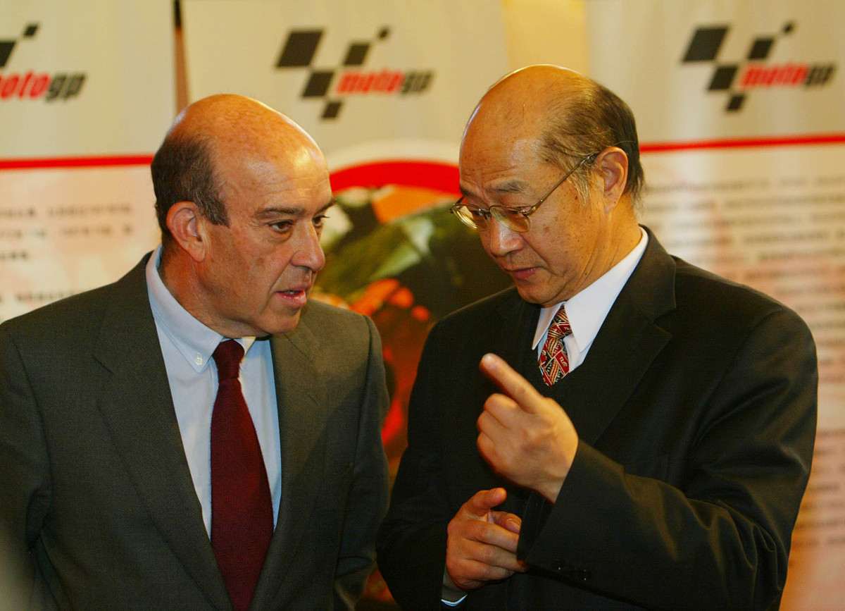 2004年12月6日下午,上海国际赛车场有限公司与摩联世界摩托车锦标赛(