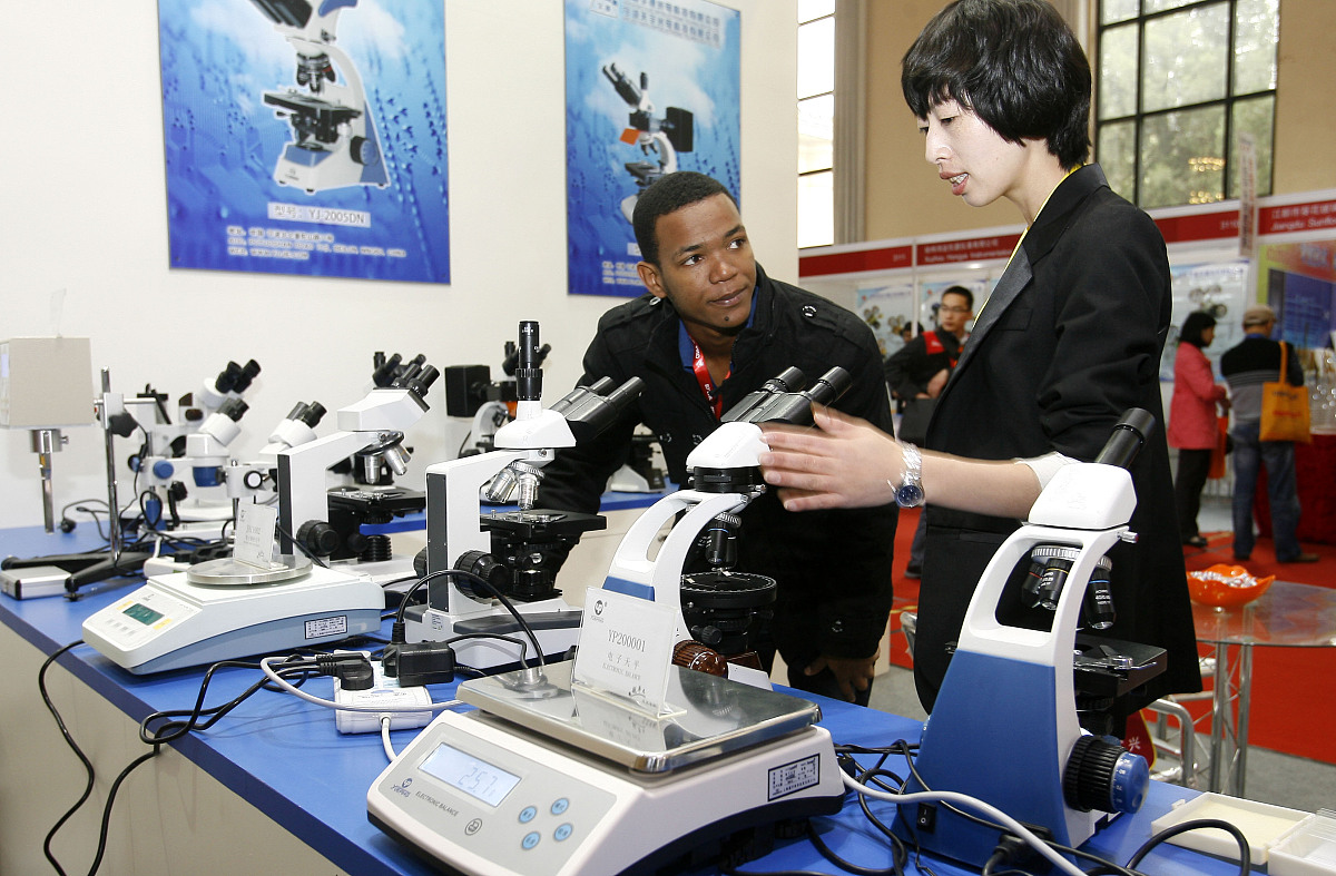 2011年4月25日,为期三天的第九届中国国际科学仪器及实验室装备展览会
