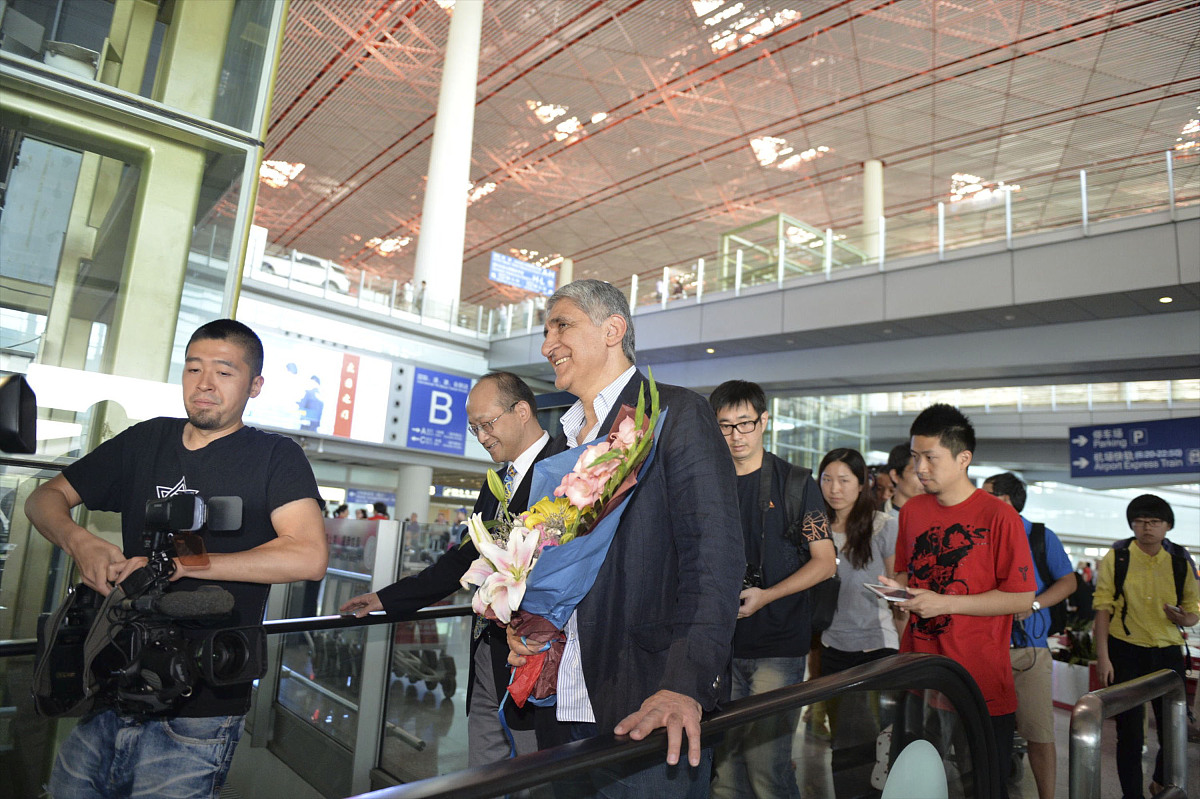 亚运司机何文武：凌晨1点收工，只为确保接送人员安全高效