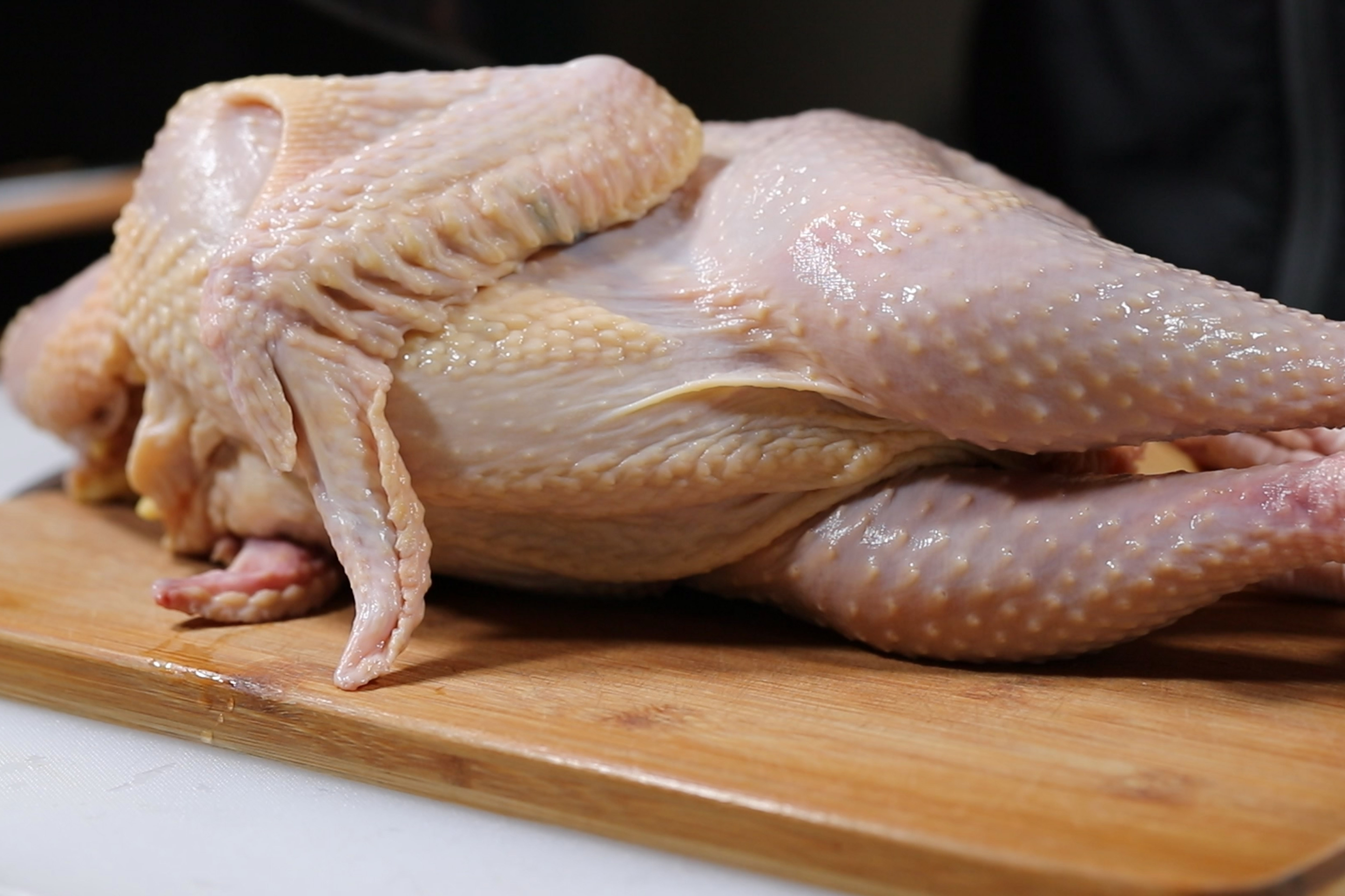 香辣鸡块做法很简单,出来的砂锅鸡煲吃着热腾腾是美食圈里的美味