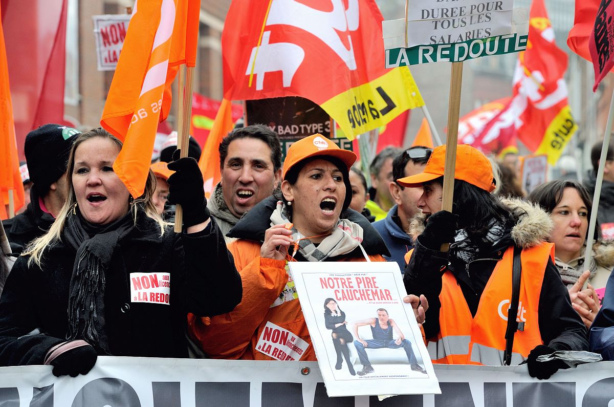 如何衡量美国的西班牙裔“深层的国家认同”更具有说服力，相关指标的选取有什么建议