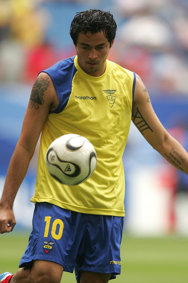 2006年6月15日,世界杯小组赛a组,厄瓜多尔3-0大胜哥斯达黎加. 卡维德