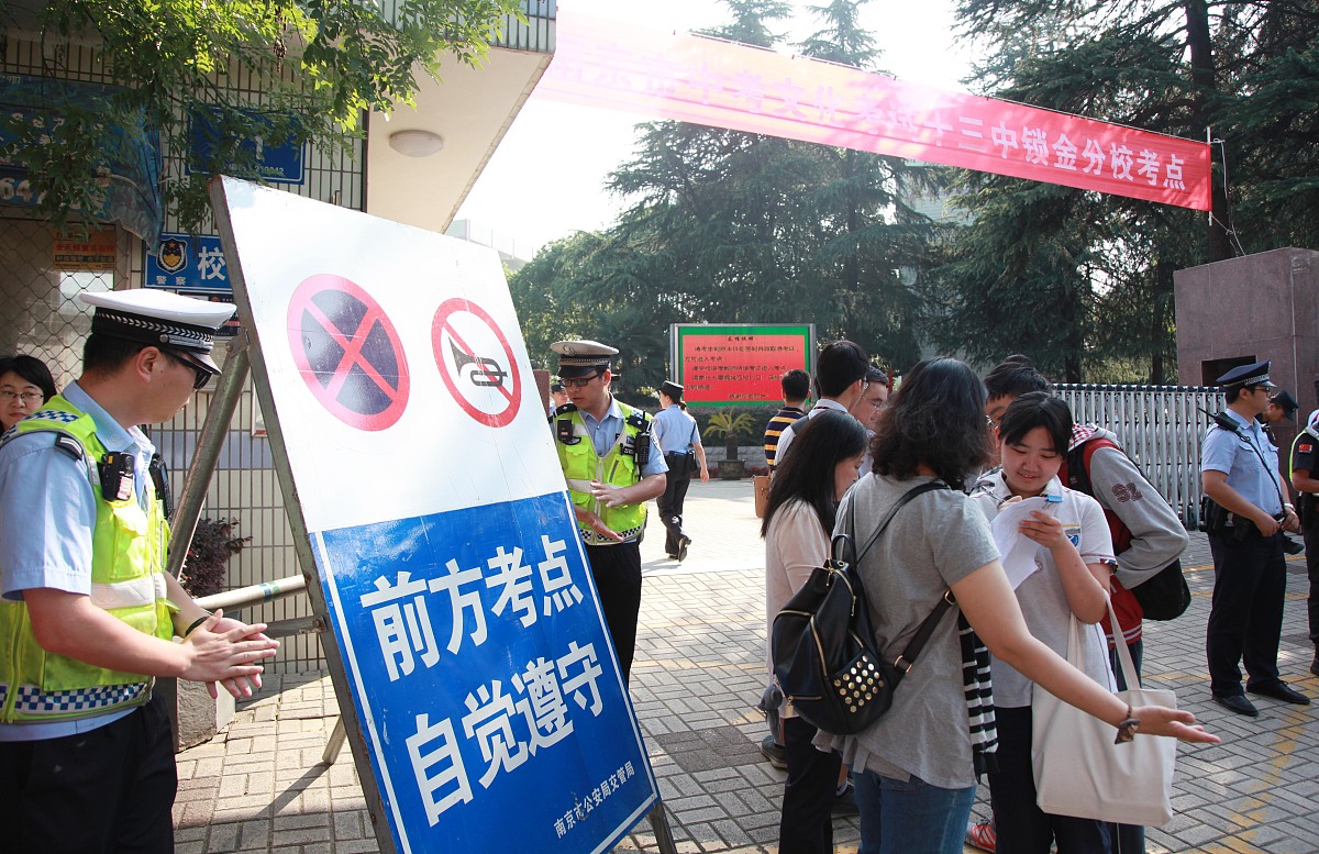 [学校名称]关于深入开展夏季治安打击整治行动暨“飓风行动”工作实施方案